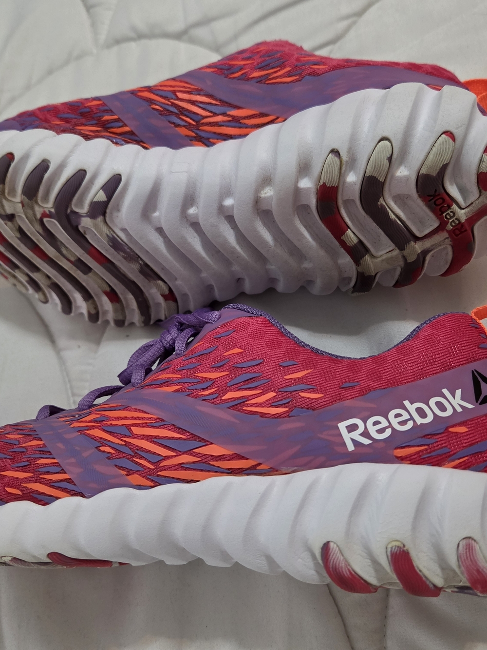 Reebok Women's TwistFoam Camo Sole Pink & Orange Running Shoes Size 5 NWOT